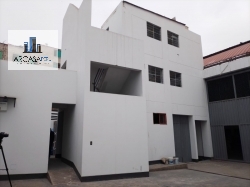 EN VENTA ALMACÉN Y OFICINA EN SURCO VIEJO